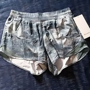 Lululemon Hotty Hot Shorts 4"